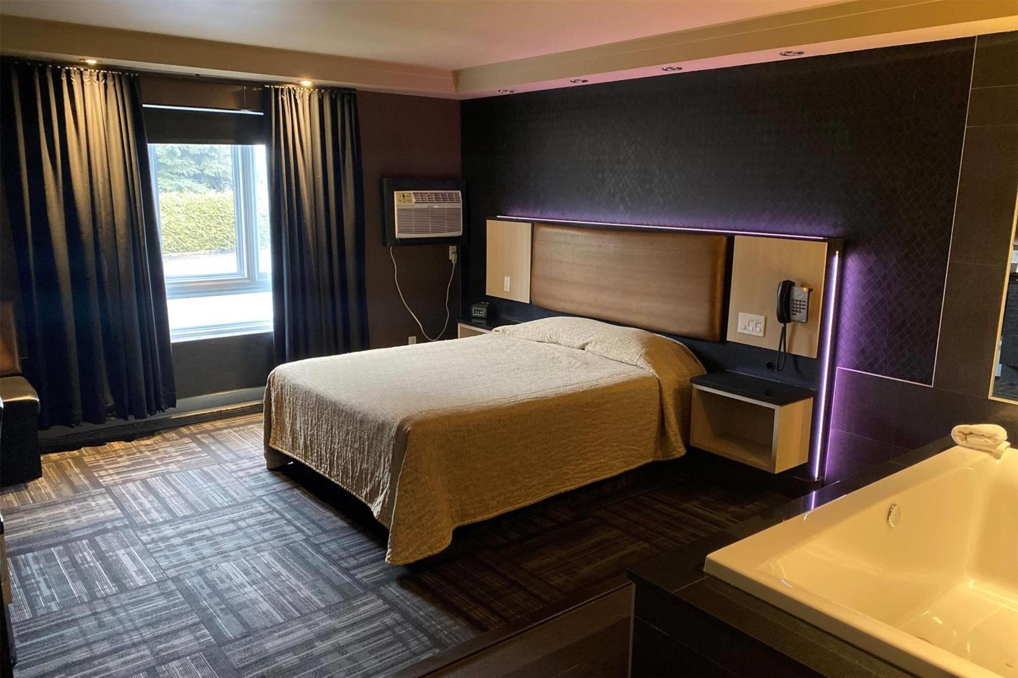 Ramada By Wyndham 3* Laval