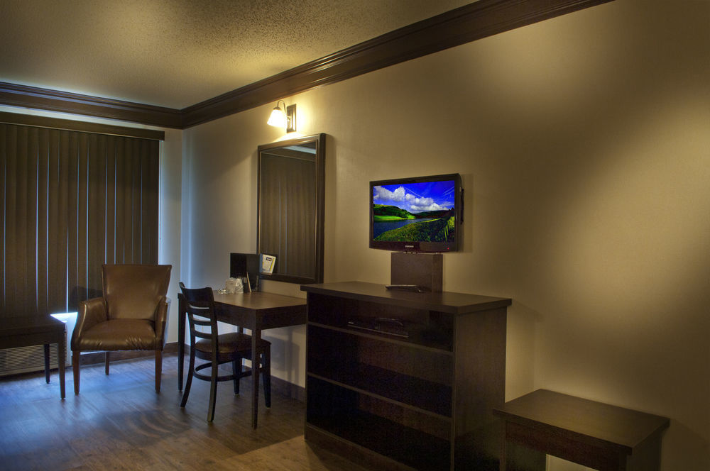 Ramada By Wyndham Hotel Laval