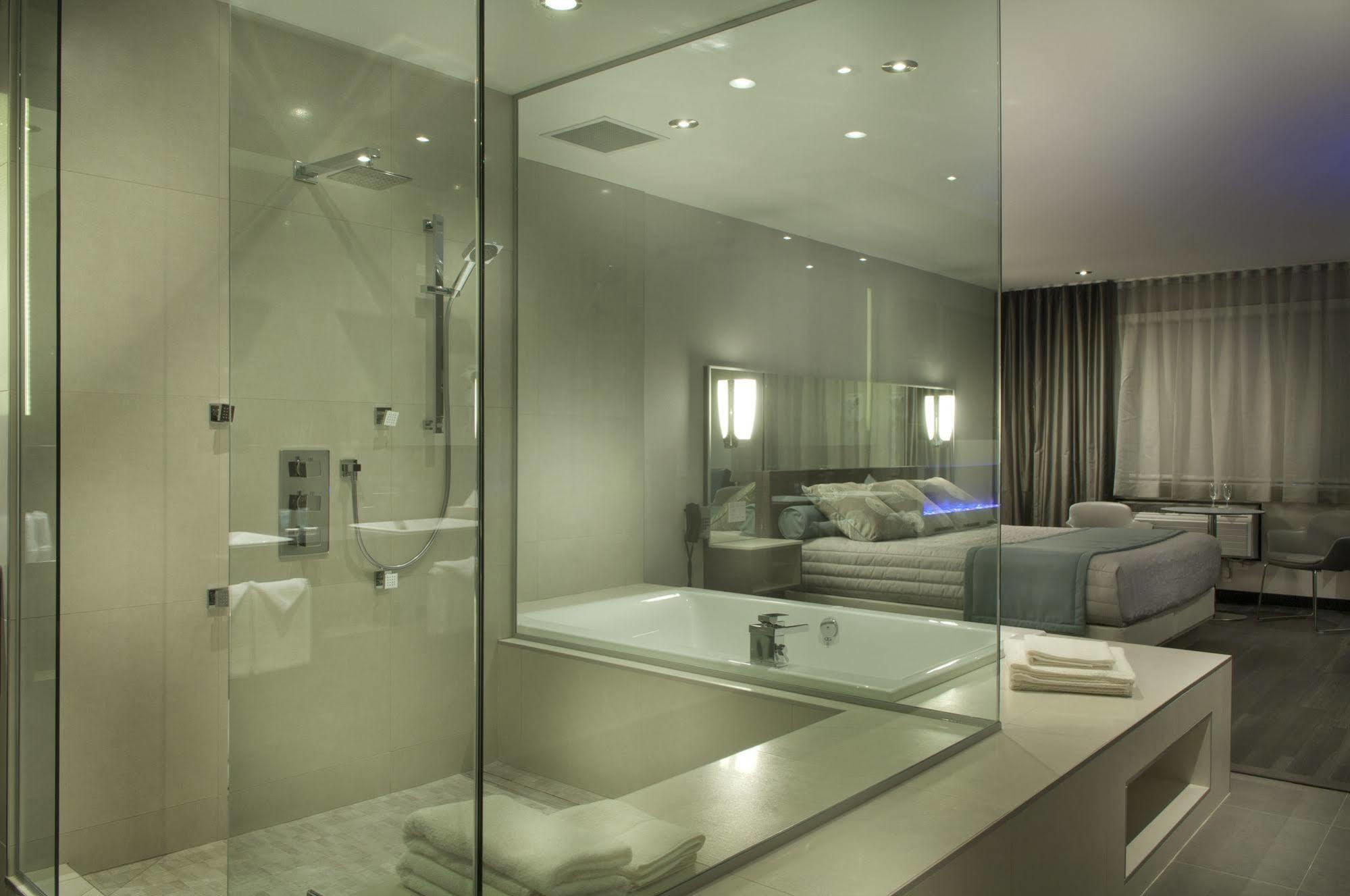 Ramada By Wyndham Hotel Laval